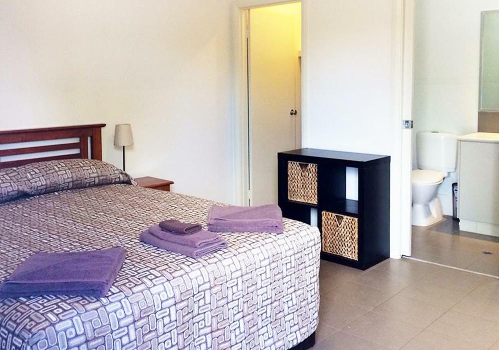 Derby Lodge Motel Екстериор снимка